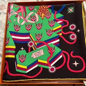 Authentic Hermes Scarf 90 35x35 inches. New in box.
